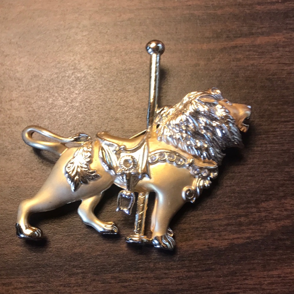 Brooch